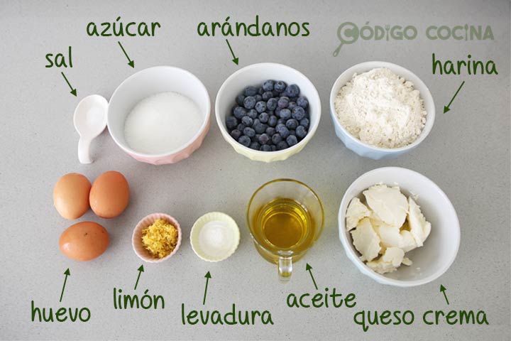 Ingredientes para hacer muffins de arándanos y queso crema