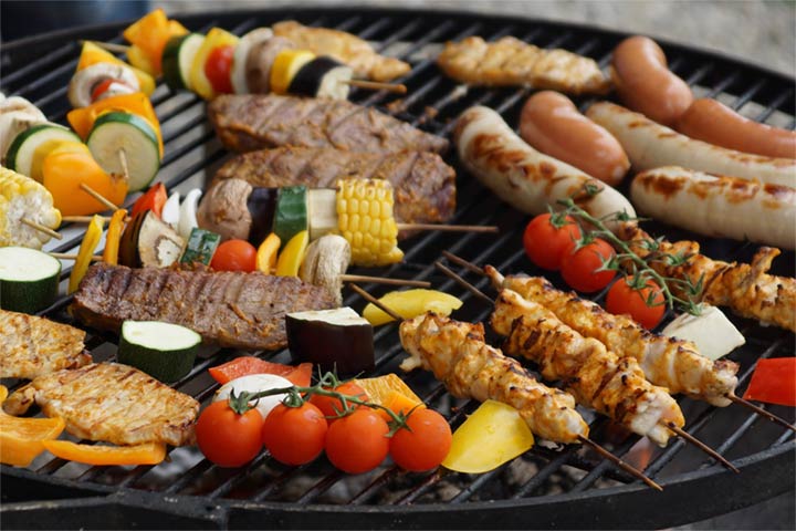 Carnes y vegetales preparados en barbacoa