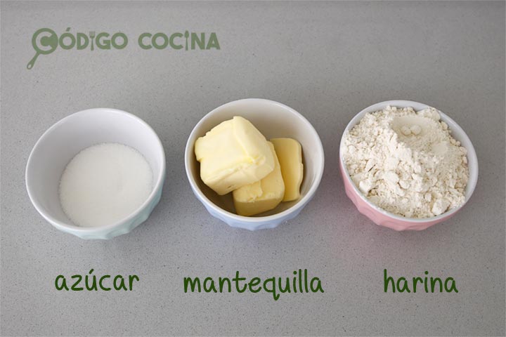 Azúcar, mantequilla y harina para hacer galletas