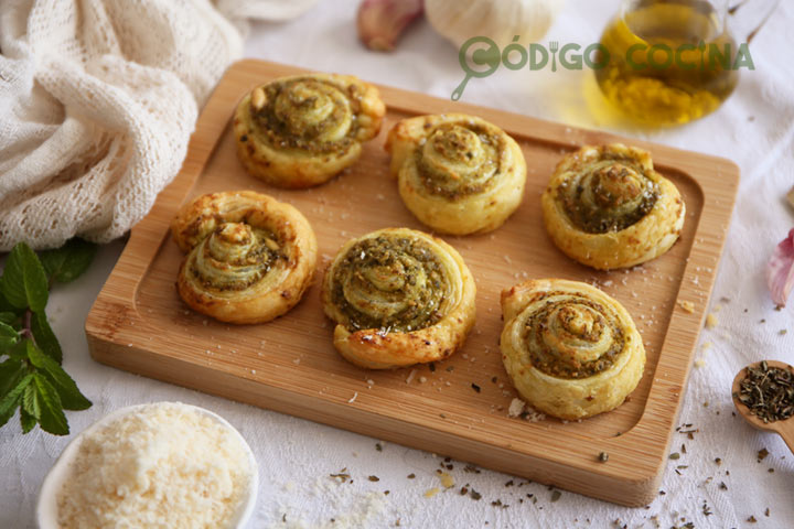 Aperitivo de hojaldre con pesto