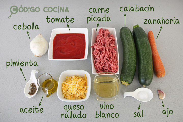 Ingredientes para hacer calabacines rellenos de carne picada