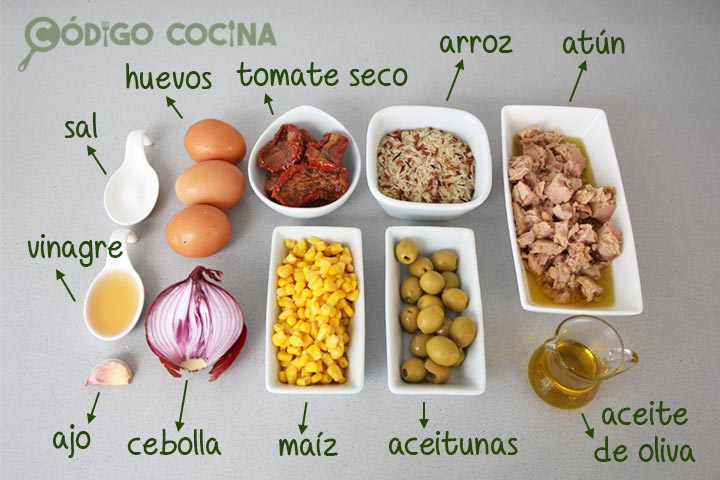 Ingredientes para hacer ensalada de arroz con atún y huevo
