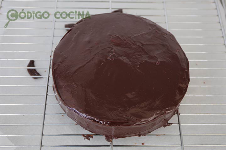 Bizcocho de calabaza bañado con chocolate negro