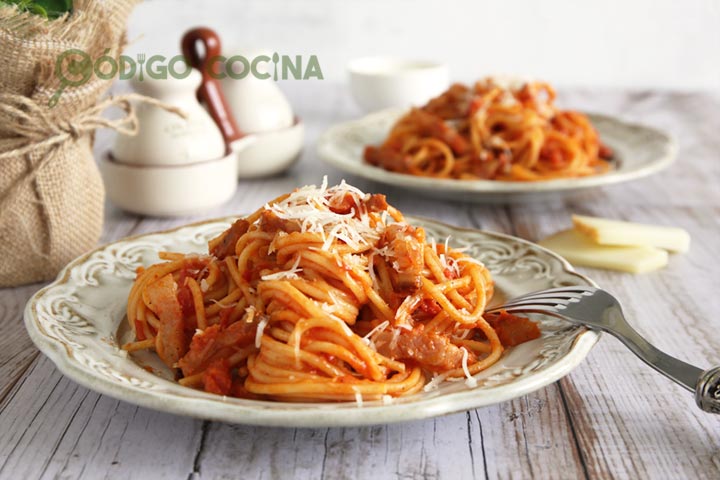 Receta de espaguetis a la amatriciana o spaghetti all'amatriciana