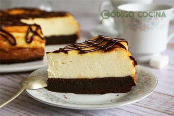 Tarta de queso con base de brownie