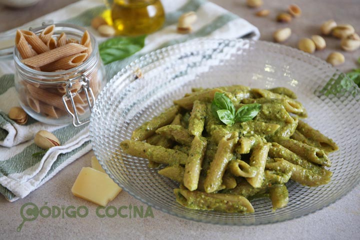 Pasta con pesto de pistachos casero