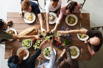 Cómo organizar una comida con invitados en casa