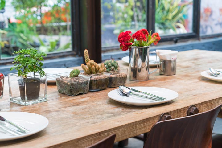 Mesa de comedor de madera