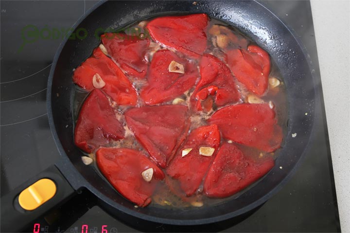 Pimientos del piquillo con vino de Oporto