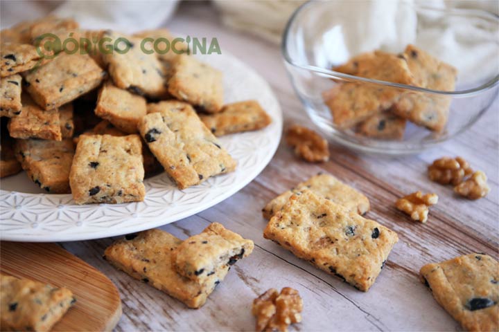 Galletas saladas de parmesano, aceitunas y nueces