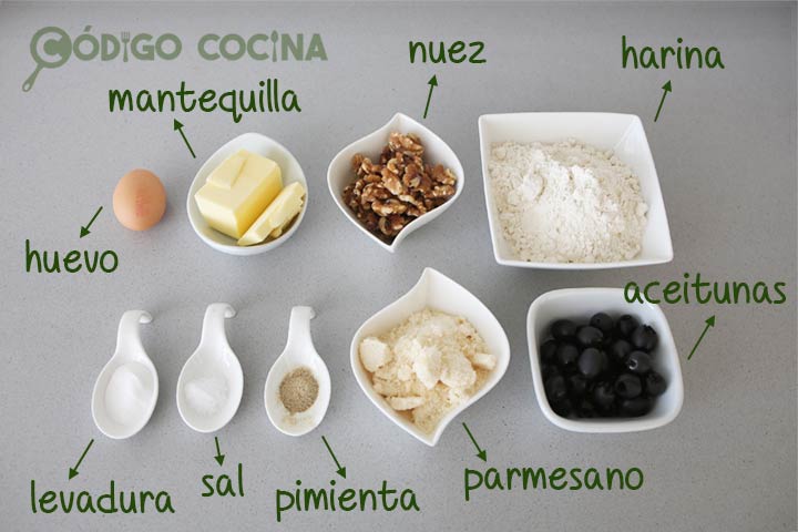 Ingredientes para hacer galletas saladas de parmesano con aceitunas y nueces