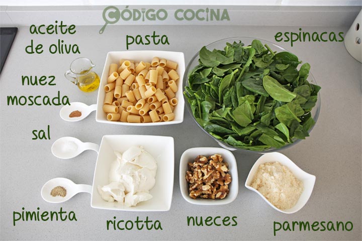 Ingredientes para hacer pasta con espinacas, ricotta y nueces
