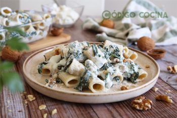 Pasta con espinacas y ricotta