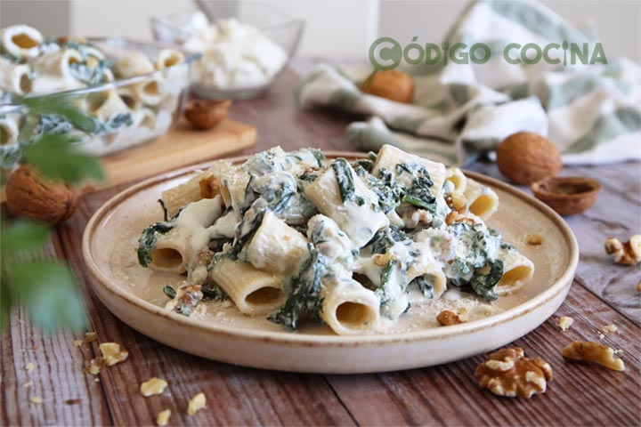 Pasta con espinacas y queso ricotta