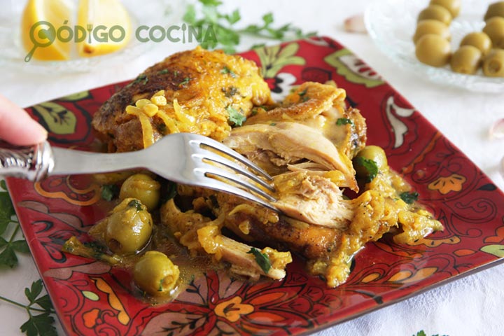 Pollo con aceitunas estilo marroquí, jugoso y tierno