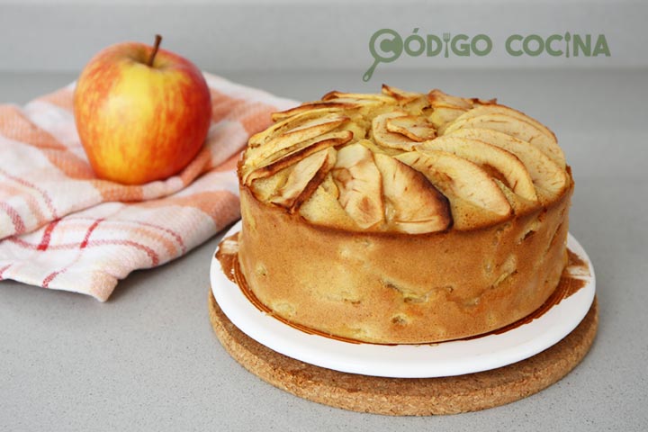 Tarta de manzana al horno lista para comer