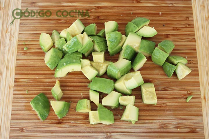 Aguacate cortado en trozos