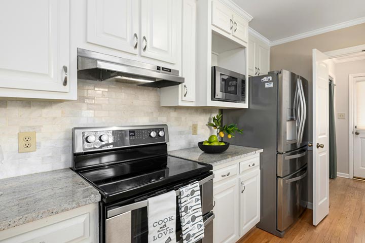 Cocina con campana empotrada