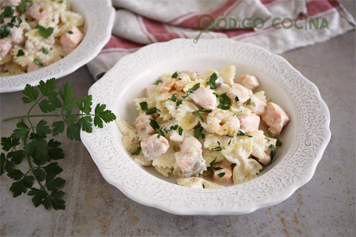 Receta de pasta con salmón y gambas