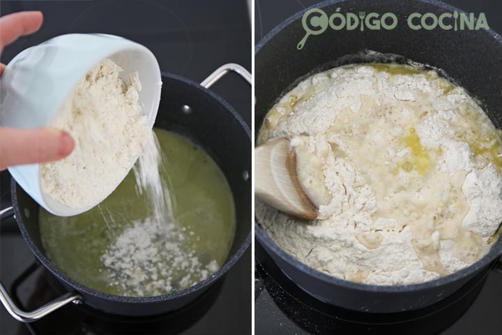 Añadir la harina a la masa de buñuelos de viento