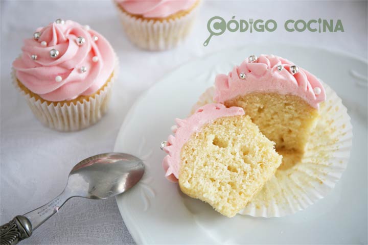 Interior de los cupcakes de vainilla caseros
