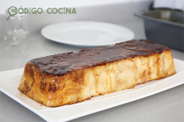 Budín de leche condensada con caramelo