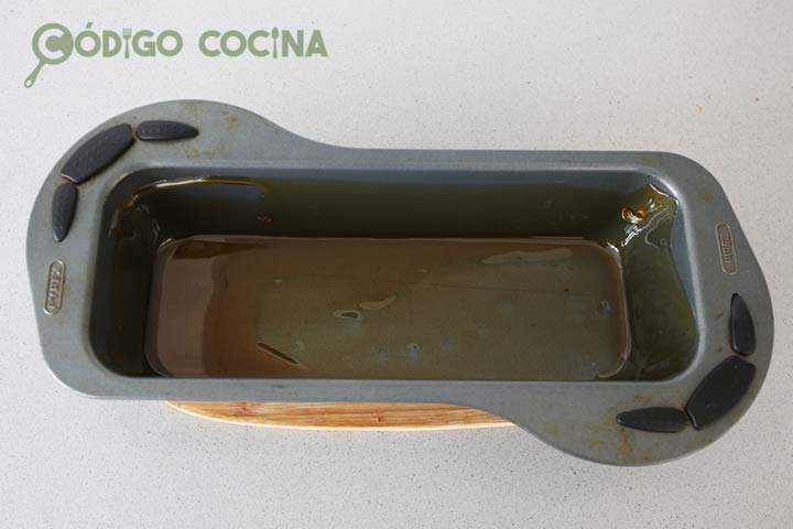 Molde con caramelo casero