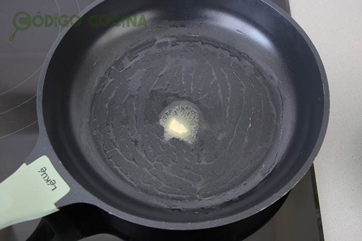 Sartén engrasada con mantequilla