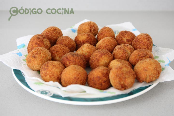 Aperitivo frito con atún y ricotta