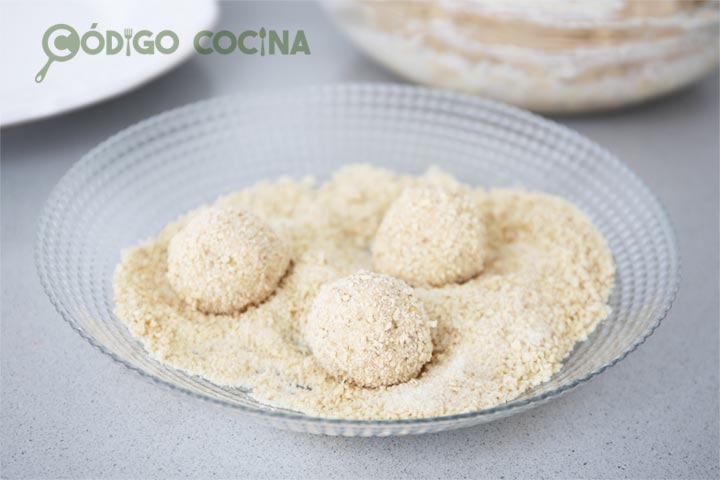 Bolitas de atún con ricotta rebozadas