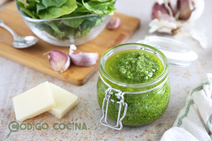 Cómo hacer pesto de espinacas y almendras
