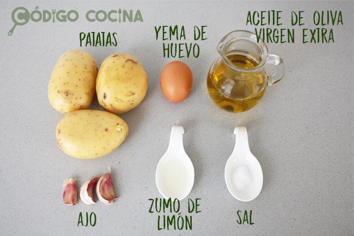 Ingredientes para hacer el ajo atao tradicional