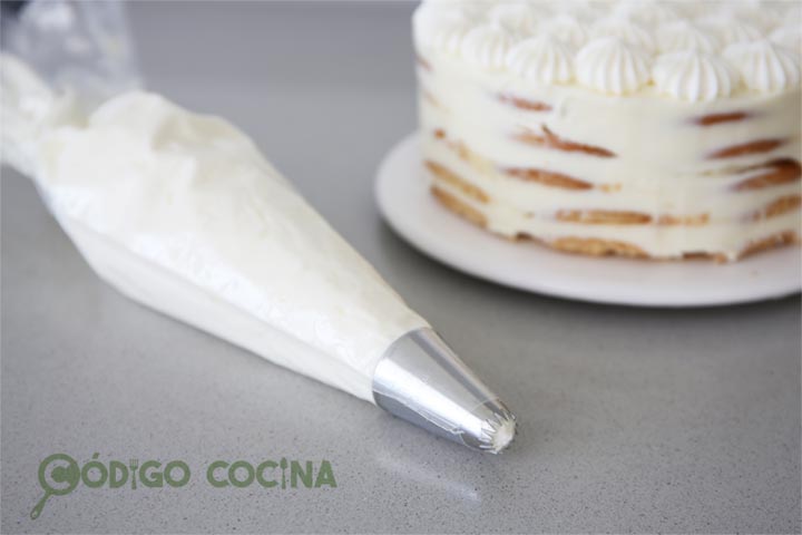 Manga pastelera con nata montada