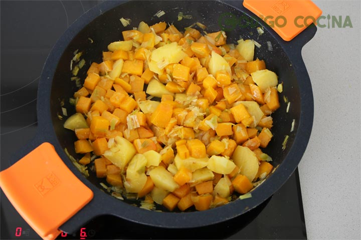 Incorporar patata la crema